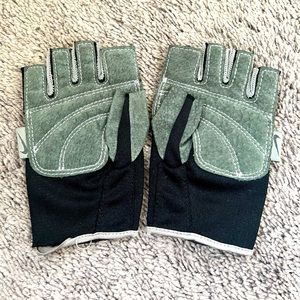 Nike dri-fit workout gloves; flaw with left hand glove.  Stitching is loose.